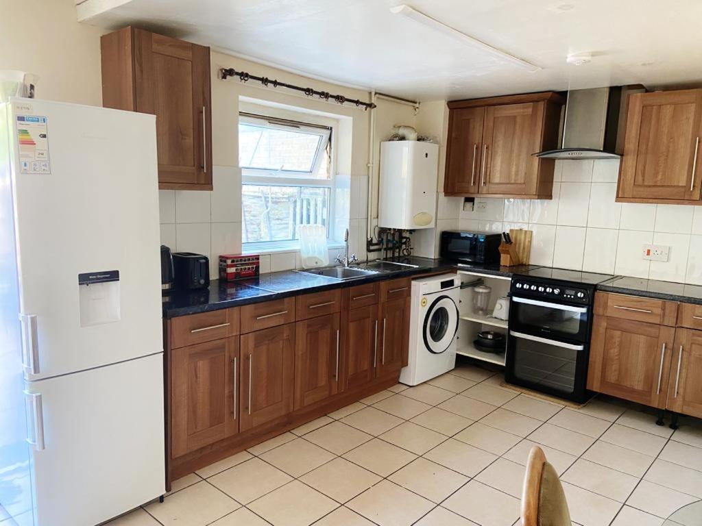 Single And Doubles Rooms Close To Central Londen Buitenkant foto