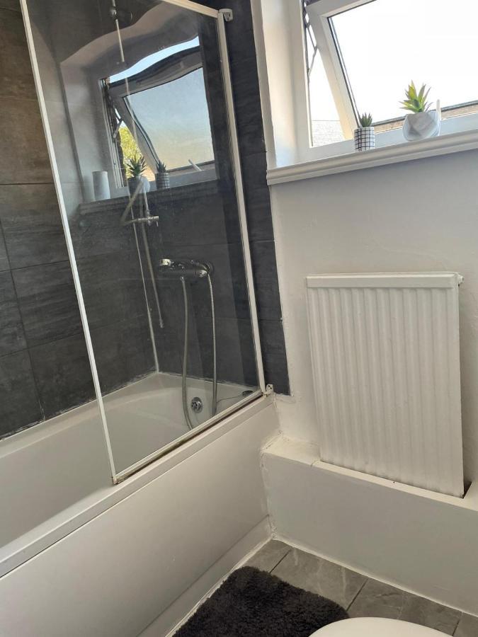 Single And Doubles Rooms Close To Central Londen Buitenkant foto